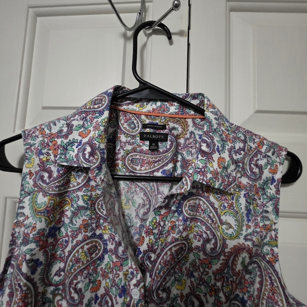 Talbots Paisley Botton Down Wrinkle Resistant Sleeveless Blouse Size 12 - Picture 3 of 8